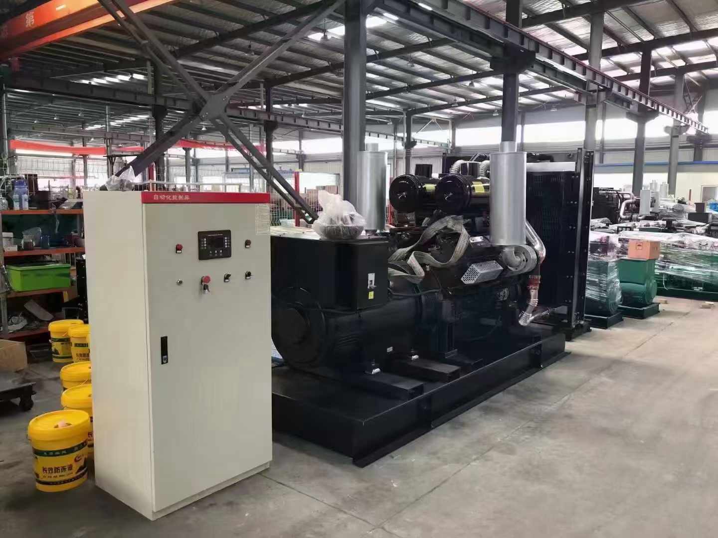 金秀柴油发电机运行时的噪音和振动水平如何？